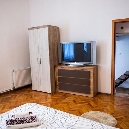 Troll'S House Apartment Sibiu Bagian luar foto