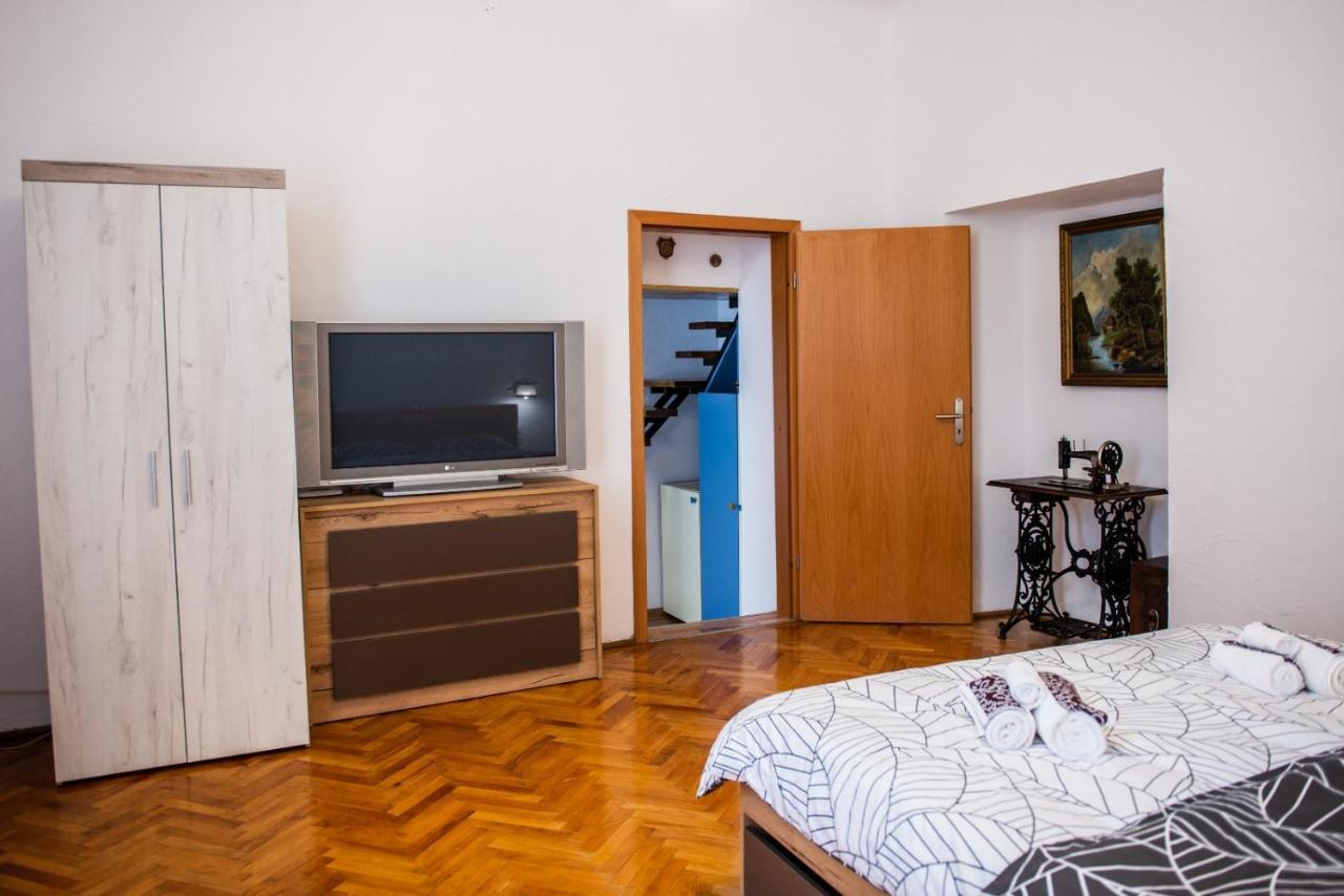 Troll'S House Apartment Sibiu Bagian luar foto