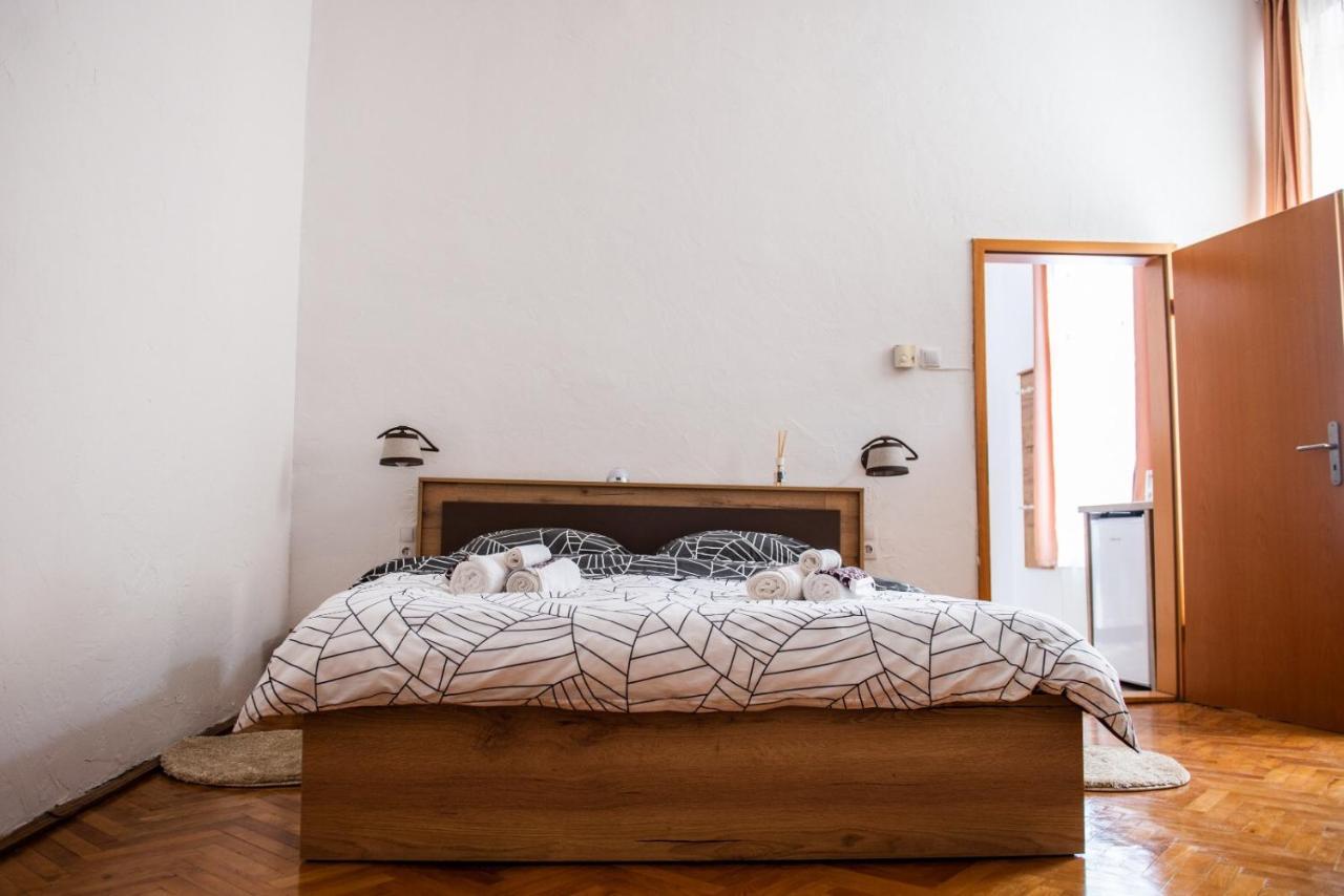 Troll'S House Apartment Sibiu Bagian luar foto