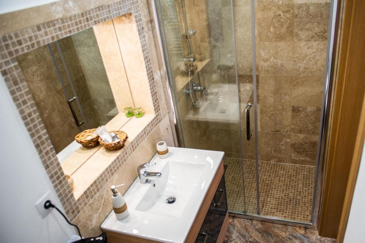 Troll'S House Apartment Sibiu Bagian luar foto