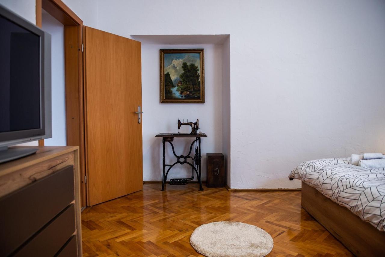 Troll'S House Apartment Sibiu Bagian luar foto